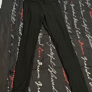 Tiktok leggings (booty pump scrunch in back of leggings)